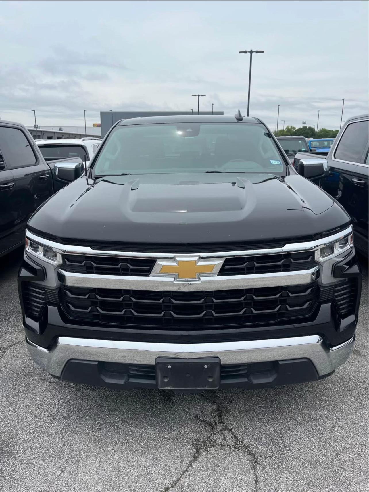 2022 Chevrolet Silverado LT 4x2 2.7L Turbo Max Engine - Image 11