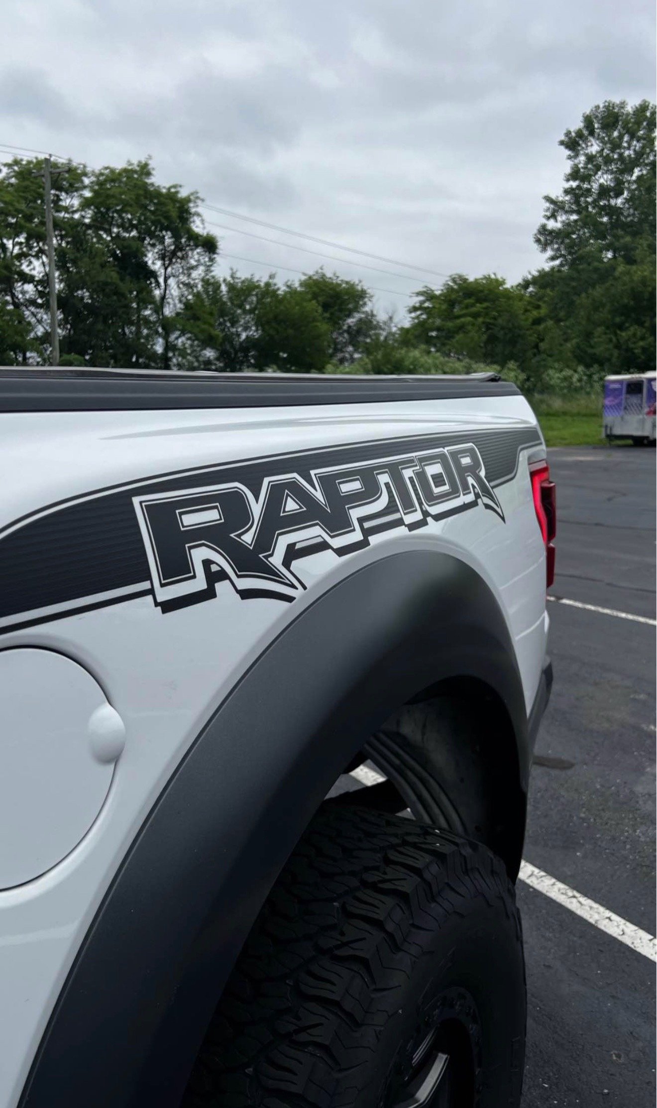 2019 Ford F-150 Raptor! Key features: - Oxford White exterior - Black Leather Bucket Seats (Heated and Ventilated) - Powerful 3.5L High Output V6 - Image 16