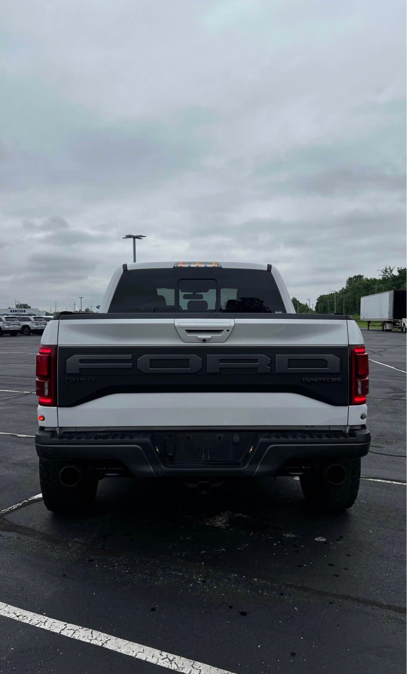 2019 Ford F-150 Raptor! Key features: - Oxford White exterior - Black Leather Bucket Seats (Heated and Ventilated) - Powerful 3.5L High Output V6 - Image 11