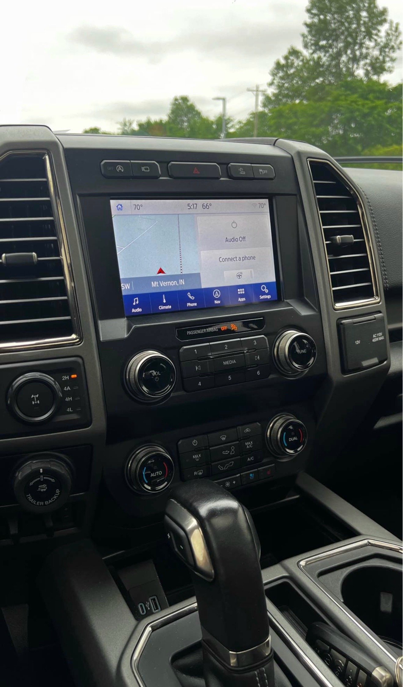 2019 Ford F-150 Raptor! Key features: - Oxford White exterior - Black Leather Bucket Seats (Heated and Ventilated) - Powerful 3.5L High Output V6 - Image 2