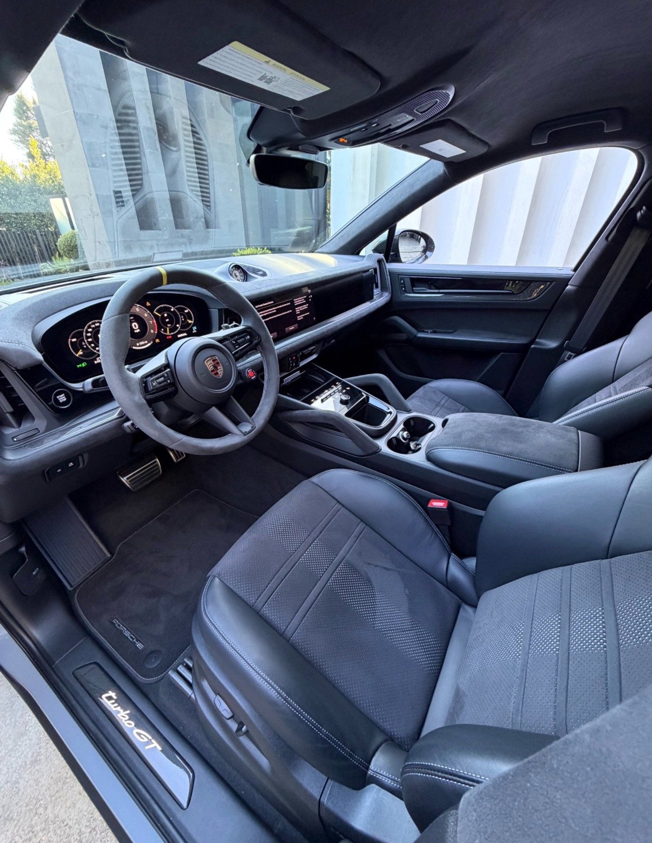 2025 Porsche Cayenne Turbo GT - Image 6