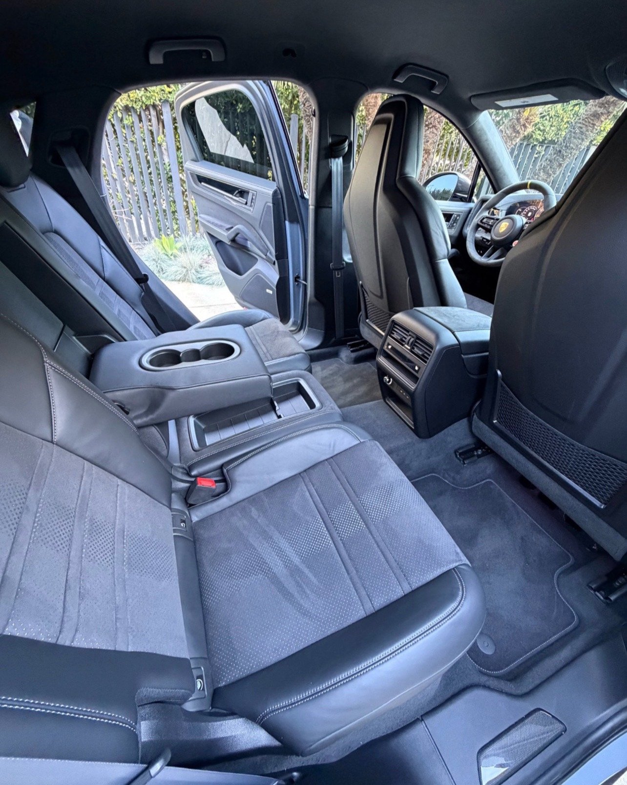 2025 Porsche Cayenne Turbo GT - Image 13